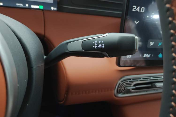 Used Hongqi HS6 PHEV 2026 240 Smart Hybrid Version Gear Lever