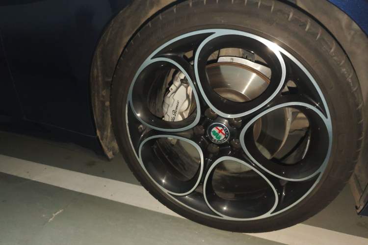 Used Alfa Romeo Giulia 2021 2.0T 280HP Luxury Edition
