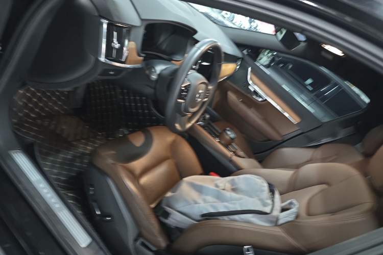 Used Volvo S90 2024 B5 Zhiyi Luxury Edition
