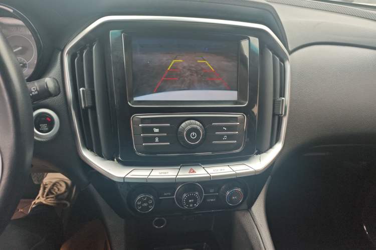 Used JMC Yusheng S350 2016 2.0T Automatic Two-Wheel Drive Gasoline Luxury Edition 5 Seats Audio And AC Panel