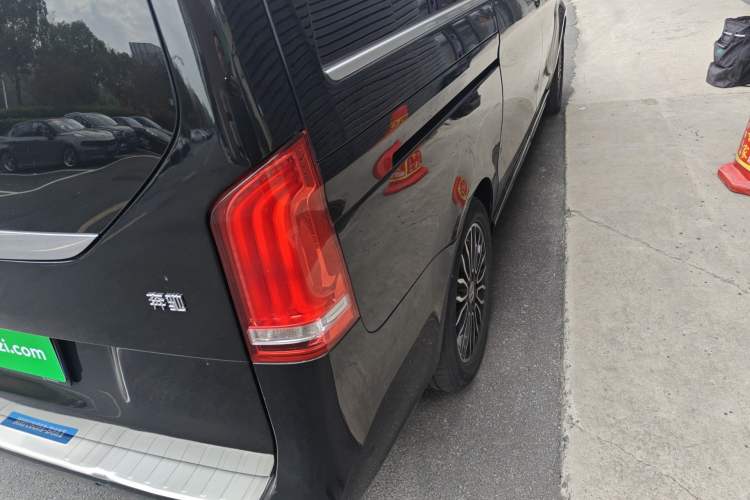 Used Mercedes-Benz V-Class 2018 V 260 Prestige Edition China VI Exterior 1