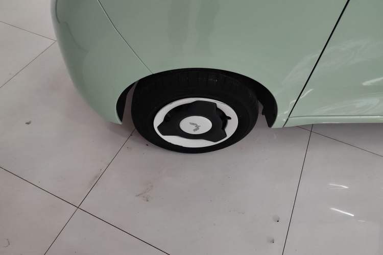 Used Wuling Hongguang MINIEV 2024 3rd Generation 215km Youth Edition Left Front Wheel Hub