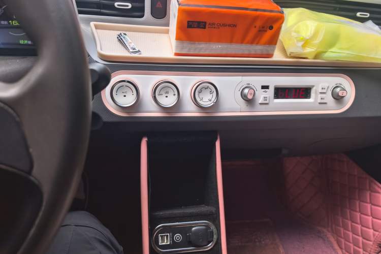 Used Wuling Hongguang MINIEV 2021 Macaron Premium Model – Lithium Iron Phosphate Audio And AC Panel