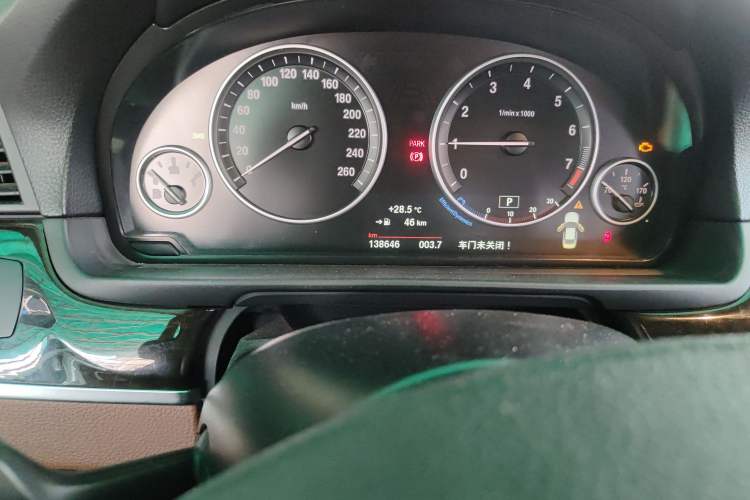 Used BMW 5 Series 2014 525Li Leading Model
