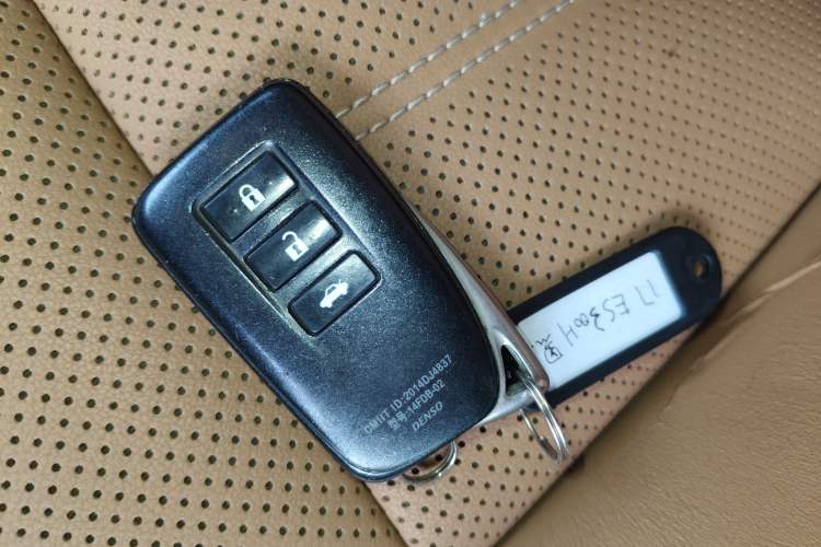 Used Lexus ES 2015 300h Comfort Edition
