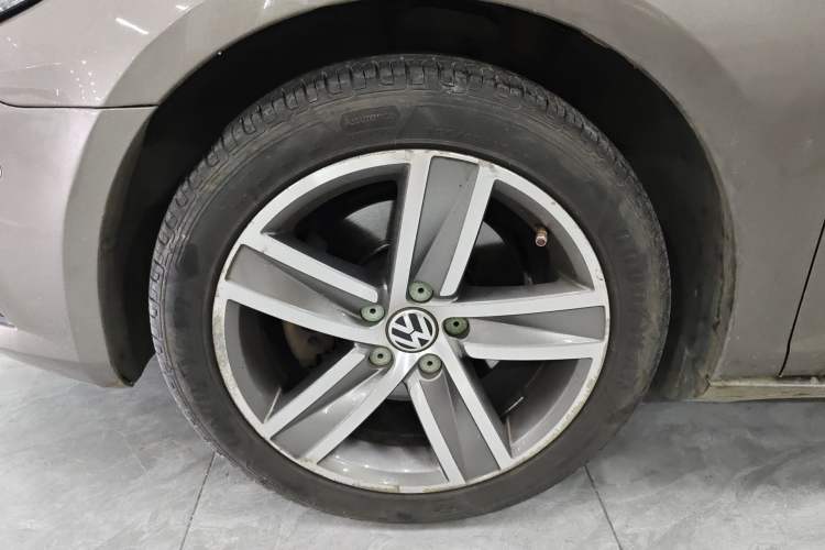 Used Volkswagen FAW-Volkswagen CC 2013 1.8TSI Luxury Model Left Front Wheel Hub