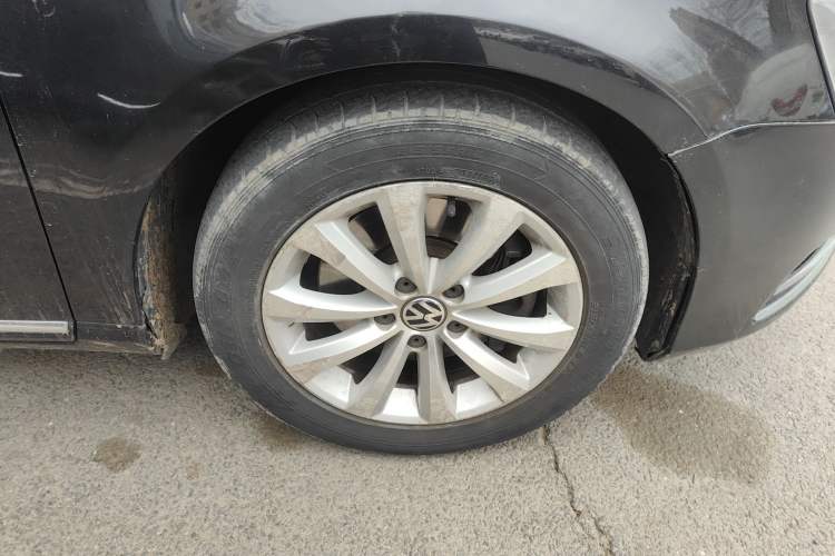 Used Volkswagen Magotan 2013 2.0 TSI Luxury Model Right Front Wheel Hub