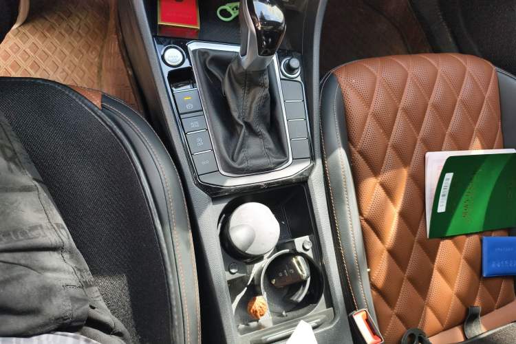 Used Volkswagen Sagitar 2023 280TSI DSG Excellence Plus Edition Gear Lever