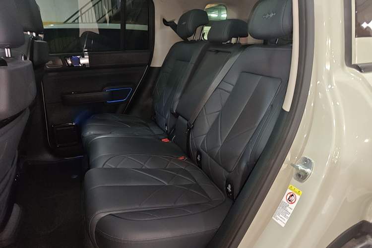 Used Formula Leopard 5 2023 Explore Edition