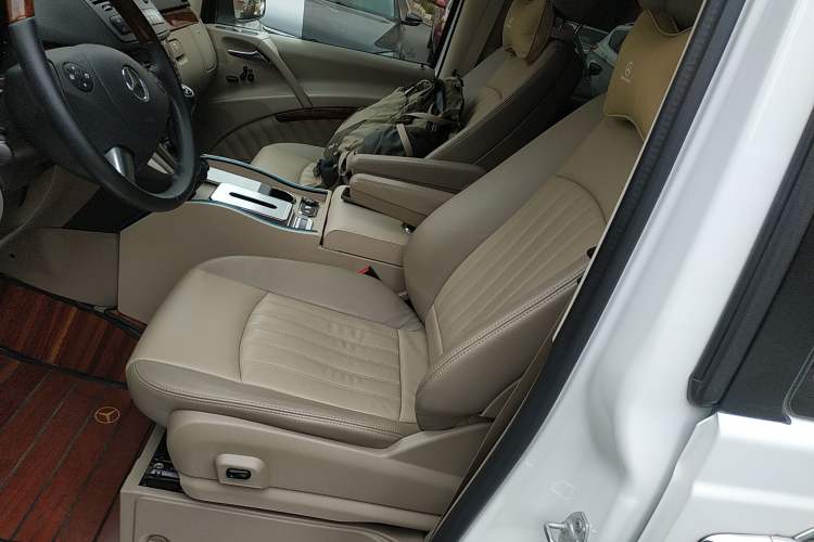 Used Mercedes-Benz Viano 2014 3.5L Premier Edition Left Front Seat