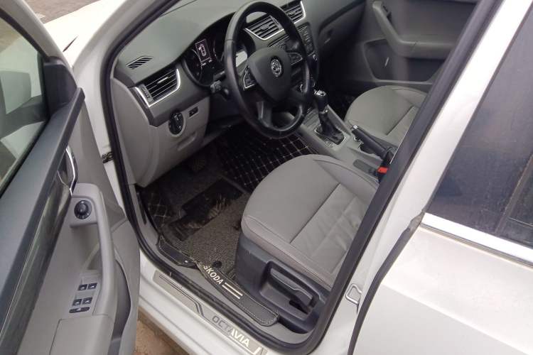 Used Skoda Octavia 2015 1.6L Automatic Yijun Edition
