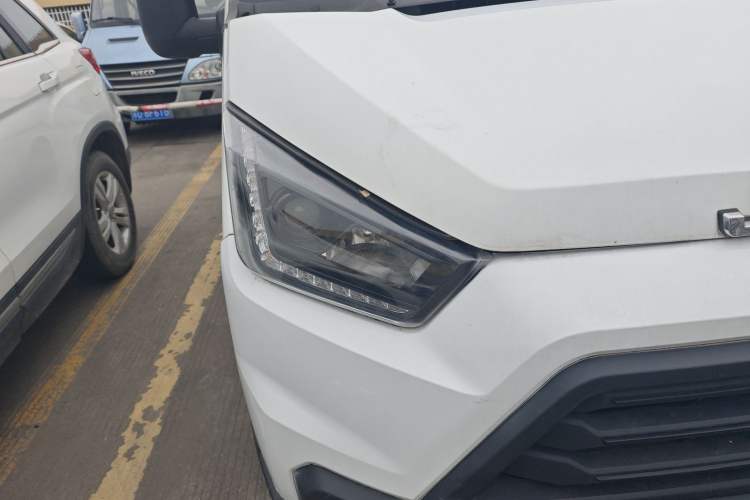 Used JMC Transit 2019 2.8T Commercial Version Short Wheelbase Mid-Roof 3-Seater China VI Standard JX493