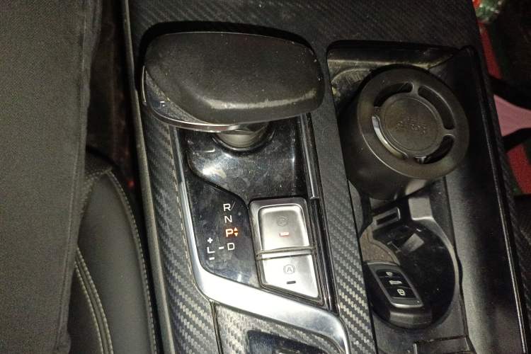 Used Geely Auto Emgrand GT New Energy 2018 1.5T PHEV Yaoxiang Edition Gear Lever