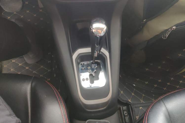 Used Peugeot 301 2016 1.6L Automatic Comfort Edition Gear Lever