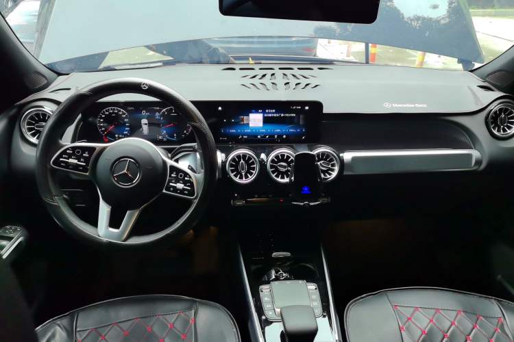 Used Mercedes-Benz GLB 2023 GLB 220 Sport Edition Center Console