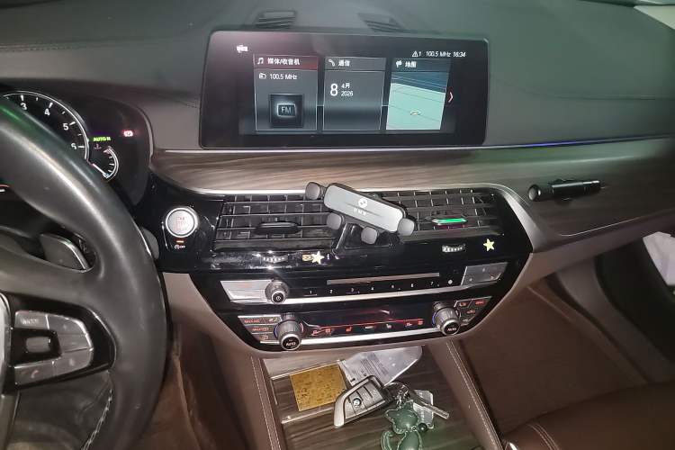 Used BMW 5 Series 2018 Facelifted 530Li Luxury Edition Premium Package Audio And AC Panel