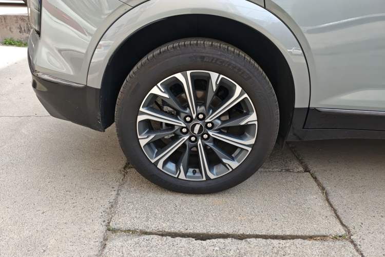 Used Cadillac XT5 2025 2.0T Luxury Version Right Rear Wheel Hub