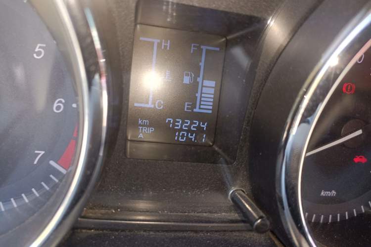 Used HYOSOW S3 2014 1.5L Comfort Version China IV Emission Standard Odometer Close Up