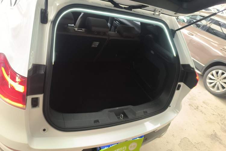 Used Haval H6 2017 Red Label 2.0T Automatic Two-Wheel Drive ZhiShang Model
