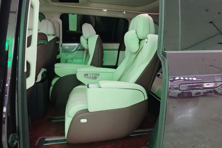 Used XPeng X9 2026 Model—Range-Extended Version 1602 Ultra Left Rear Seat