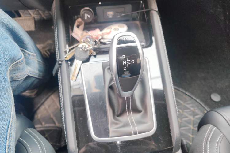 Used BYD Song 2021 Classic Edition 1.5T Automatic Elite Model Gear Lever