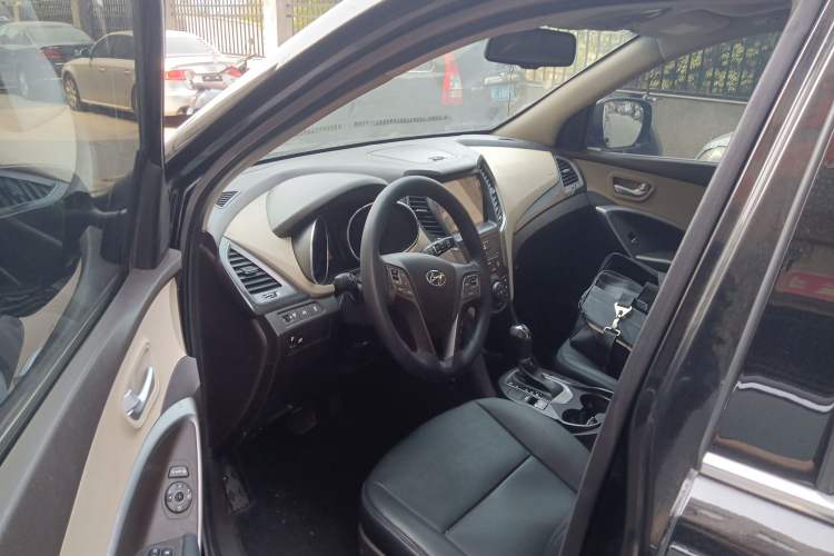 Used Hyundai Santa Fe 2013 2.4L Automatic 2WD Comfort Edition Driver Seat