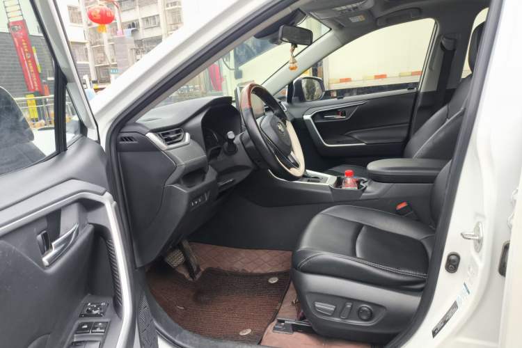 Used Toyota RAV4 2021 2.0L CVT 4x4 Trend Edition
