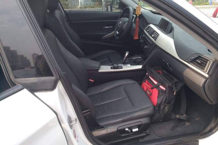 Used BMW 3 Series GT 2014 320i Leading Model
