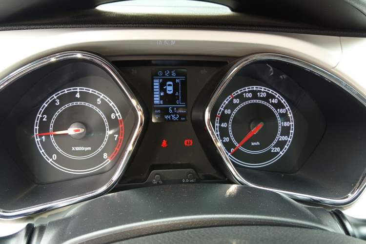 Used JAC Group Refine S2 2015 1.5L Manual Luxury Smart Model Odometer Close Up