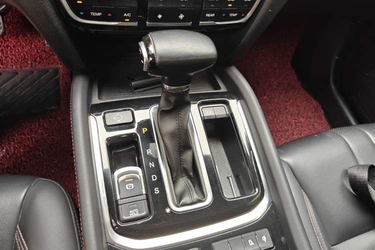 Used GAC Trumpchi GS8 2017 320T Two-Wheel Drive Luxury Smart Connectivity Version (7 Seats) Gear Lever