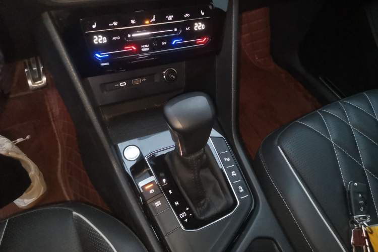 Used Volkswagen Tiguan L 2023 330TSI Automatic Two-Wheel Drive R-Line Flagship Edition Gear Lever