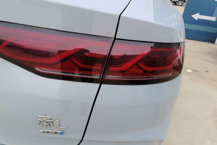 Used BYD Qin L 2025 DM-i Smart Drive 120KM Superior Model
