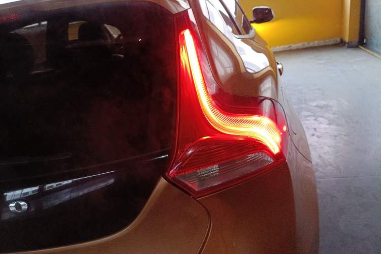 Used Volvo V40 2014 2.0T Zhiya Edition
