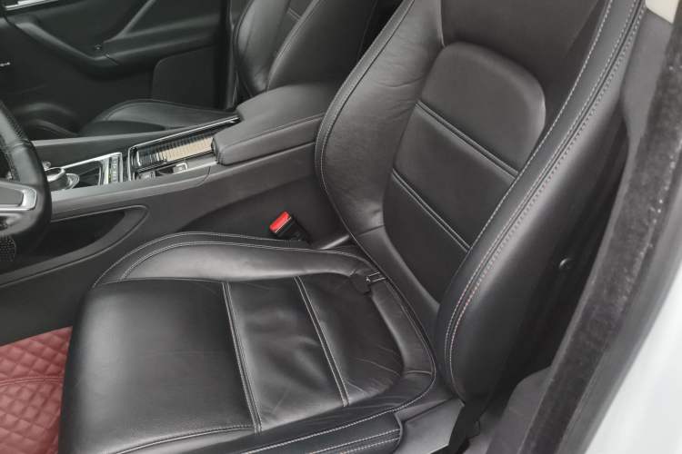 Used Jaguar F-PACE 2018 2.0T Two-Wheel Drive Urban Deluxe Edition