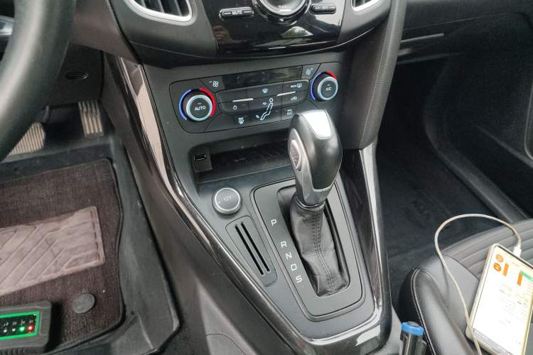 Used Ford Focus 2017 Hatchback 1.6L Automatic Fashion Edition Smart Drive Version Gear Lever