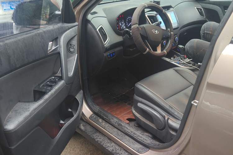 Used Hyundai ix25 2015 1.6L Automatic Two-Wheel Drive Smart GLS Trim Driver Seat