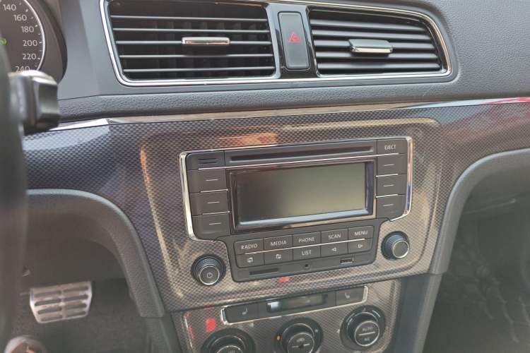 Used Volkswagen Cross Lavida 2014 1.4TSI DSG