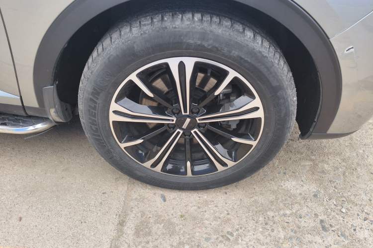 Used Wey VV6 2021 2.0T Two-Wheel Drive Smart Plus Right Front Wheel Hub