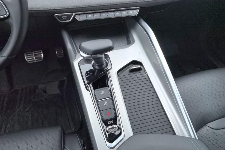 Used Geely Auto Preface 2023 2.0TD "Only This Verdant Green" Edition Gear Lever