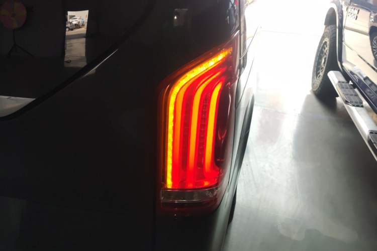 Used Mercedes-Benz V-Class 2018 V 260 Prestige Edition China VI
