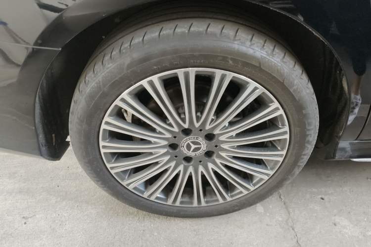 Used Mercedes-Benz E-Class 2022 Second Facelift E 300 L Sporty and Stylish Edition Exterior 5