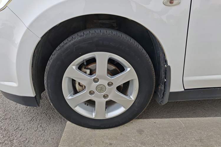 Used Venucia R50 2013 1.6L Manual Fashion Edition Exterior 4