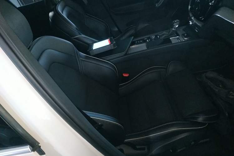 Used Volvo XC60 2019 T5 4x4 Smart & Dynamic Sport Edition China VI Standard