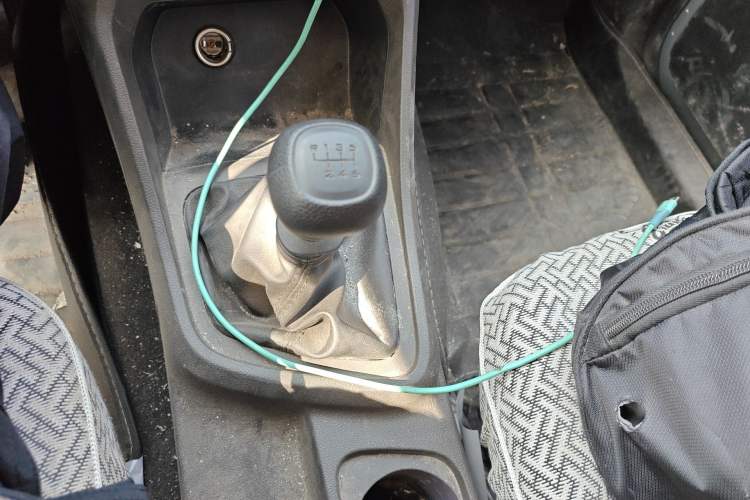 Used Wuling Hongguang V 2022 1.5L Jingqu Edition Electric-Assist LAR Gear Lever