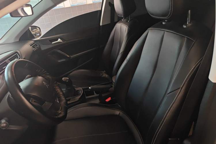 Used Peugeot 308 2016 1.6L Manual Fashion Edition
