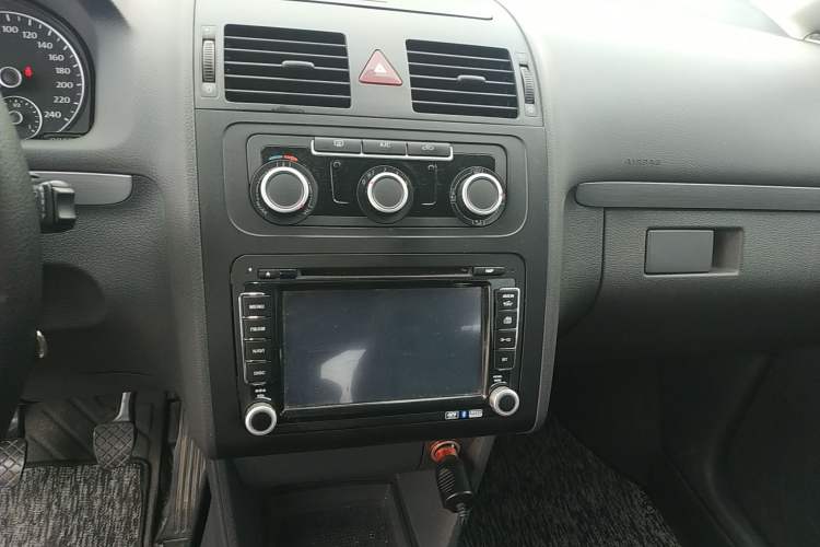 Used Volkswagen Touran 2015 1.4T Manual Fashion Edition 5-Seater
