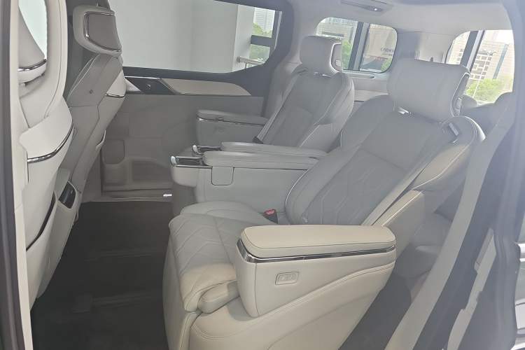 Used Volvo EM90 2025 Ultra Six-Seater Left Rear Seat