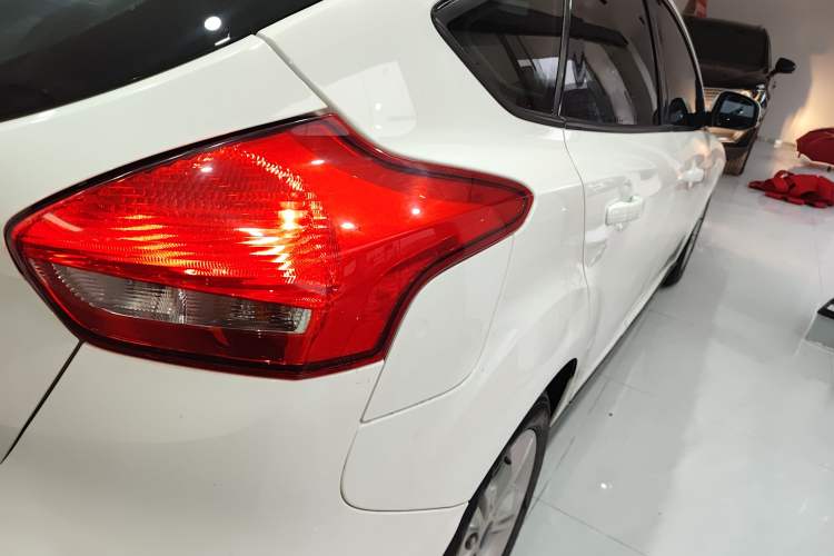 Used Ford Focus 2018 Hatchback Classic 1.6L Automatic Comfort Plus SmartDrive Edition
