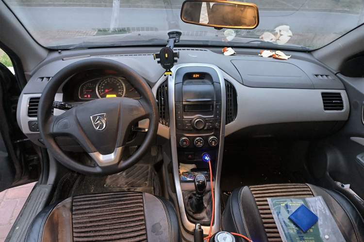 Used Baojun 630 2011 1.5L manual standard version
