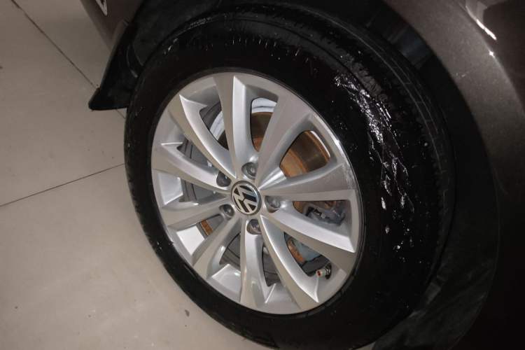 Used Volkswagen Magotan 2015 1.8TSI Advanced Model Right Rear Wheel Hub